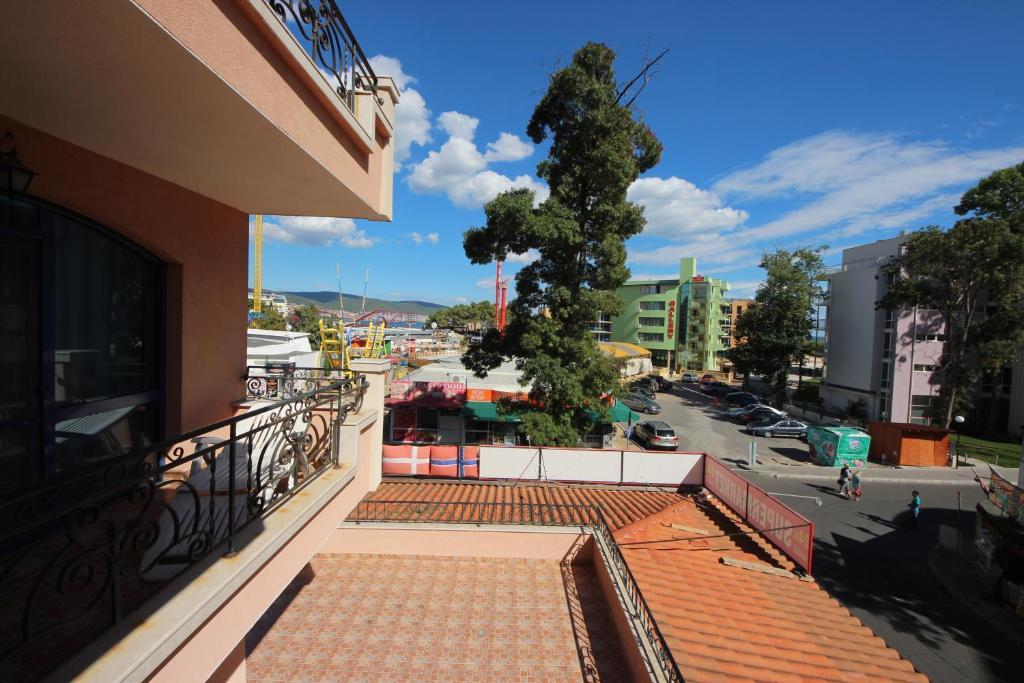 Menada Villa Bonita Apartments Sunny Beach Esterno foto
